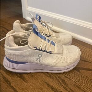 On Running Cloudflow Shoes in Cream and Blue